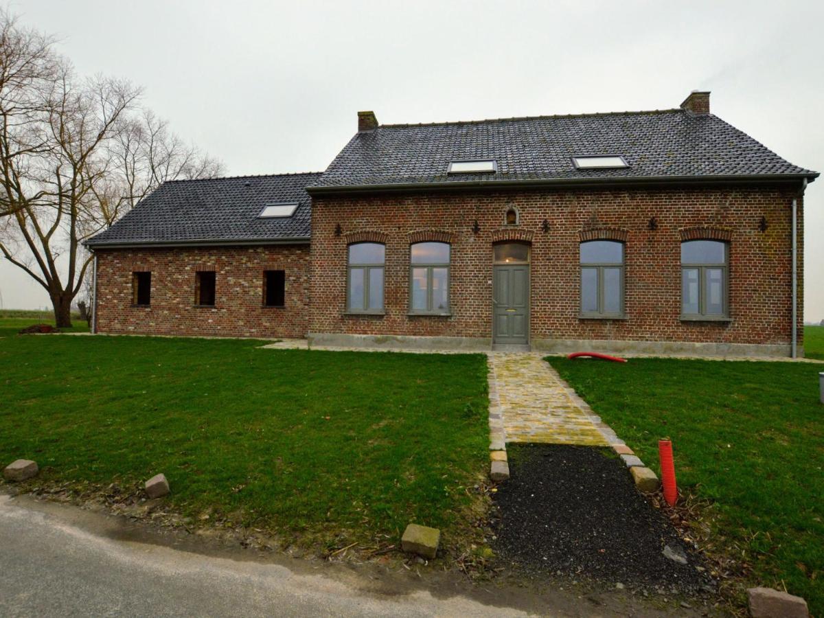 Spacious Holiday Home With Pond In Poperinge Roesbrugge-Haringe Eksteriør billede