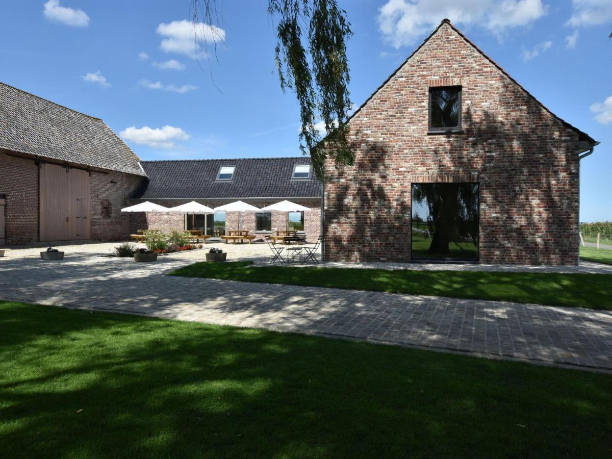 Spacious Holiday Home With Pond In Poperinge Roesbrugge-Haringe Eksteriør billede