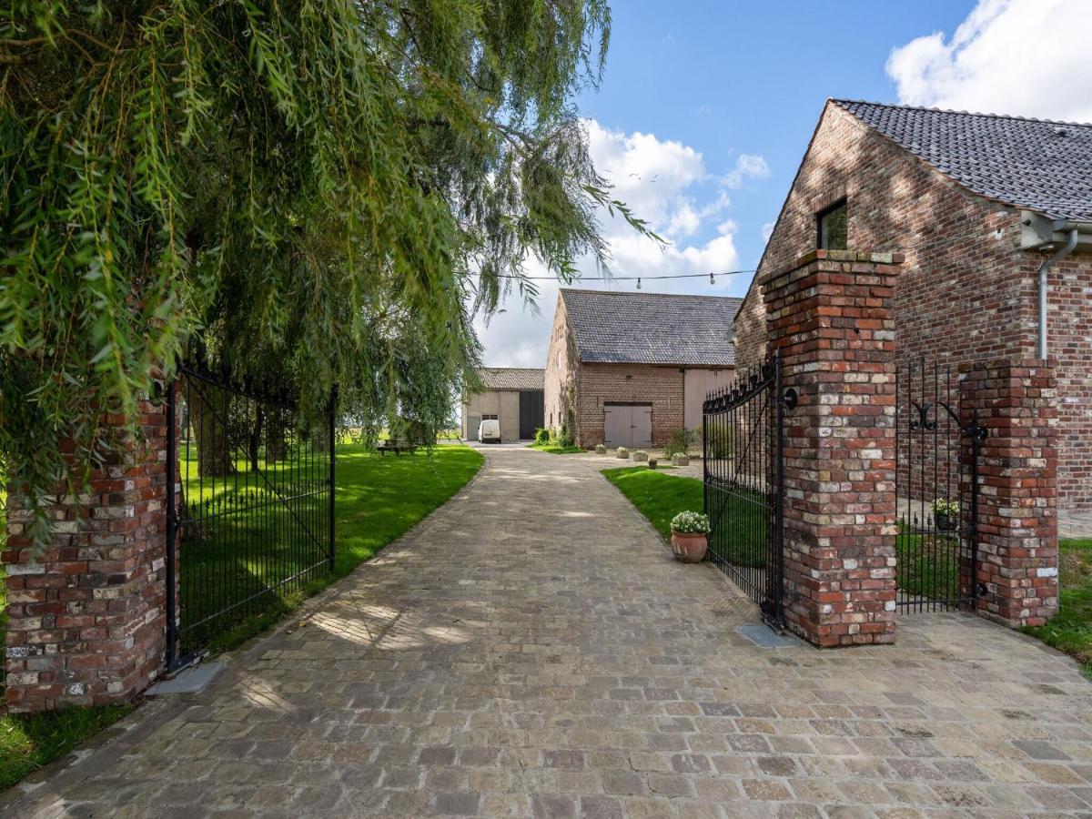 Spacious Holiday Home With Pond In Poperinge Roesbrugge-Haringe Eksteriør billede