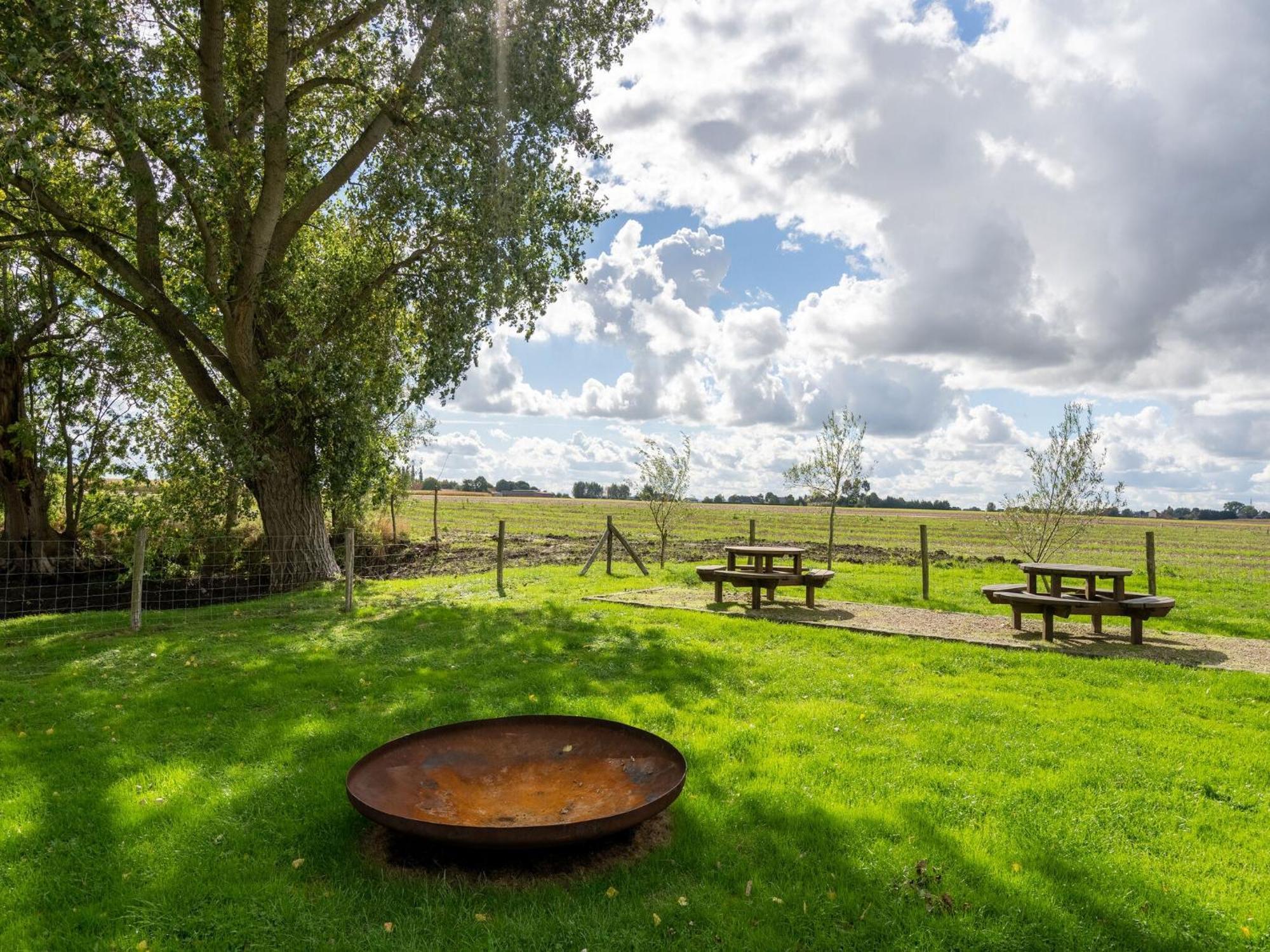 Spacious Holiday Home With Pond In Poperinge Roesbrugge-Haringe Eksteriør billede