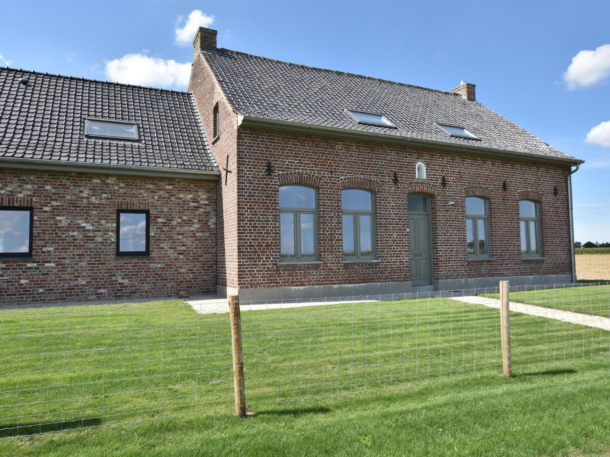 Spacious Holiday Home With Pond In Poperinge Roesbrugge-Haringe Eksteriør billede