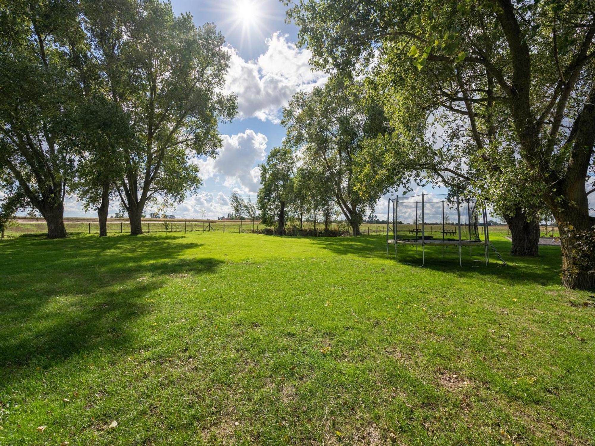 Spacious Holiday Home With Pond In Poperinge Roesbrugge-Haringe Eksteriør billede