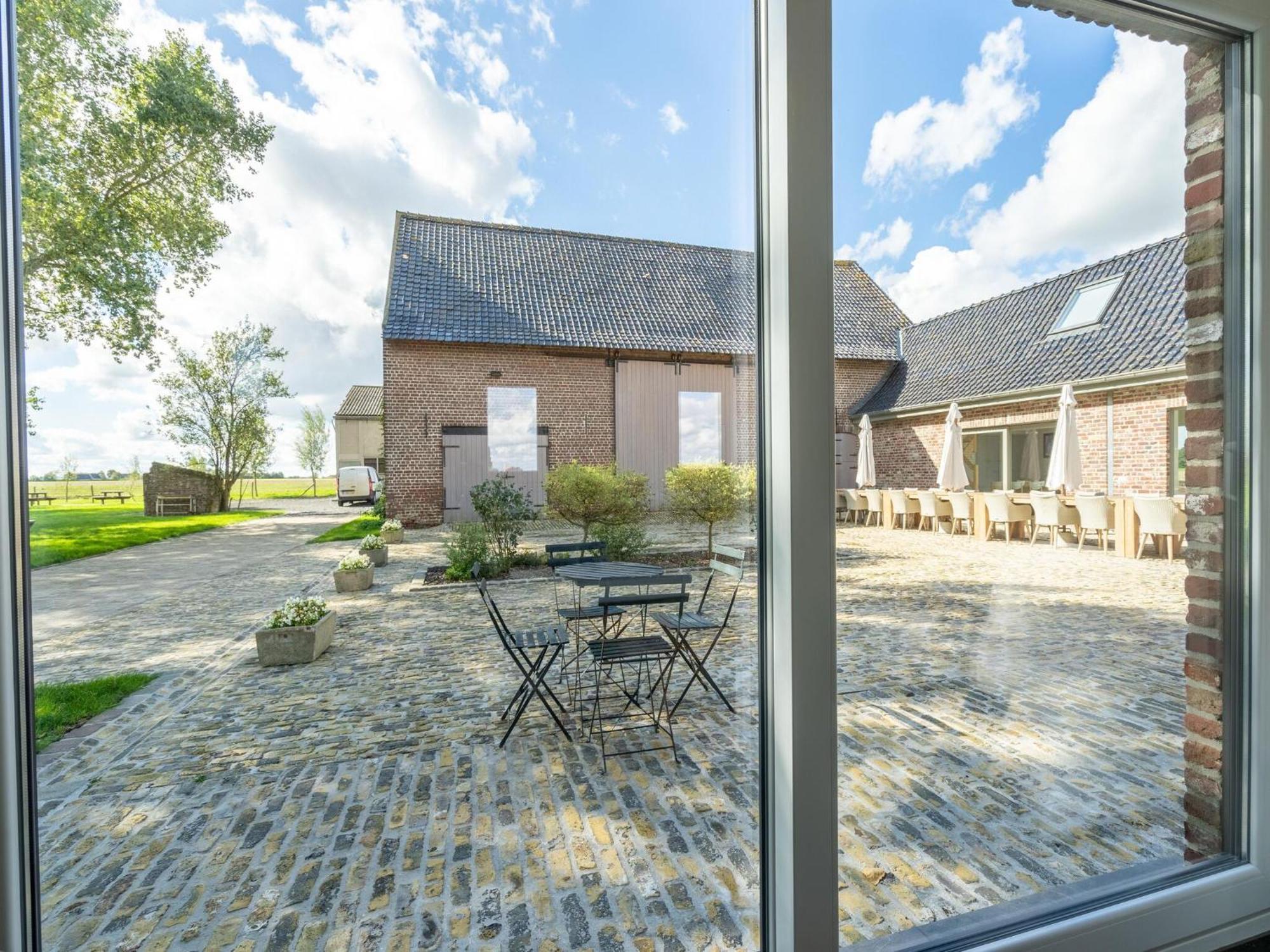 Spacious Holiday Home With Pond In Poperinge Roesbrugge-Haringe Eksteriør billede