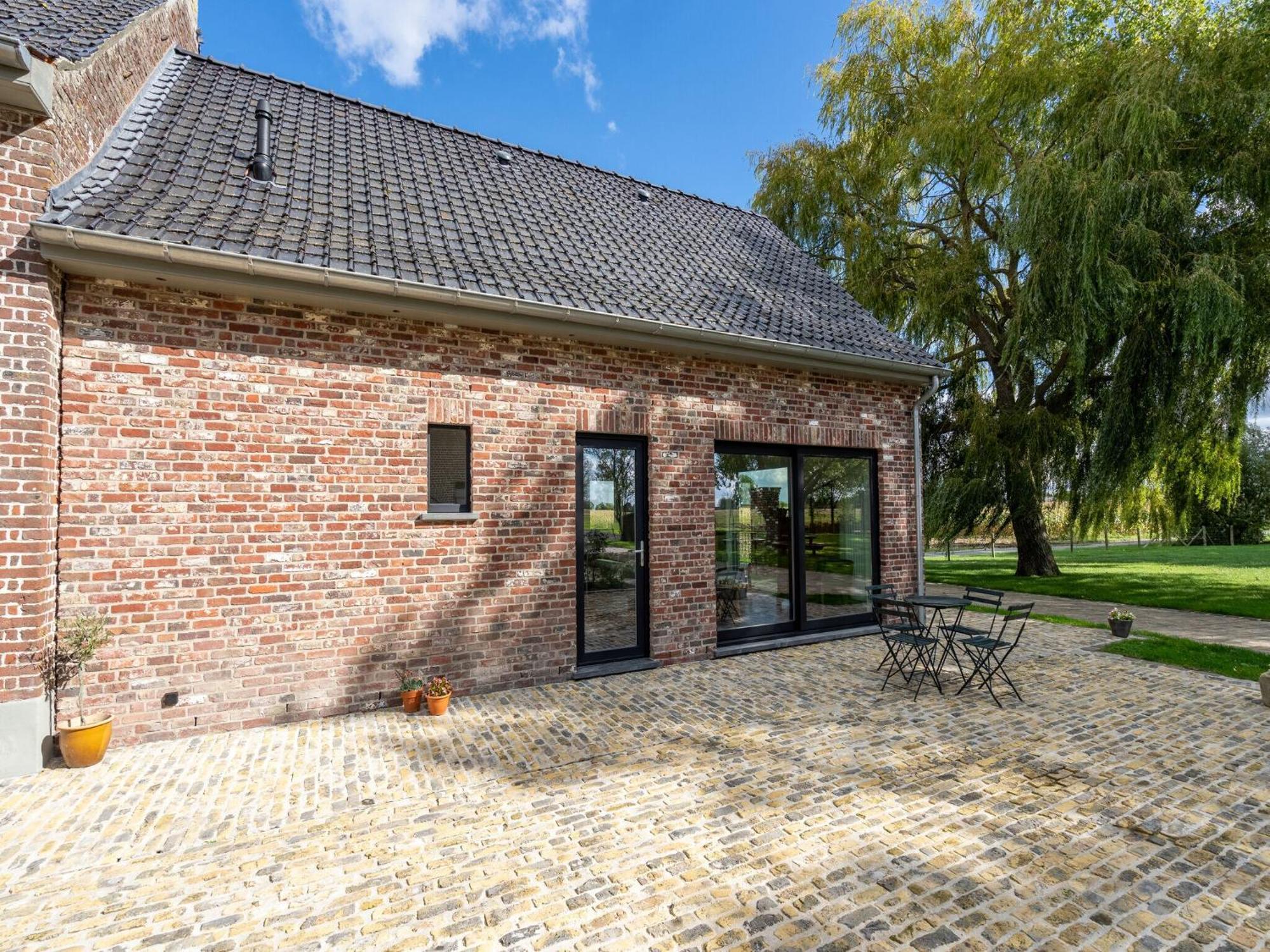 Spacious Holiday Home With Pond In Poperinge Roesbrugge-Haringe Eksteriør billede